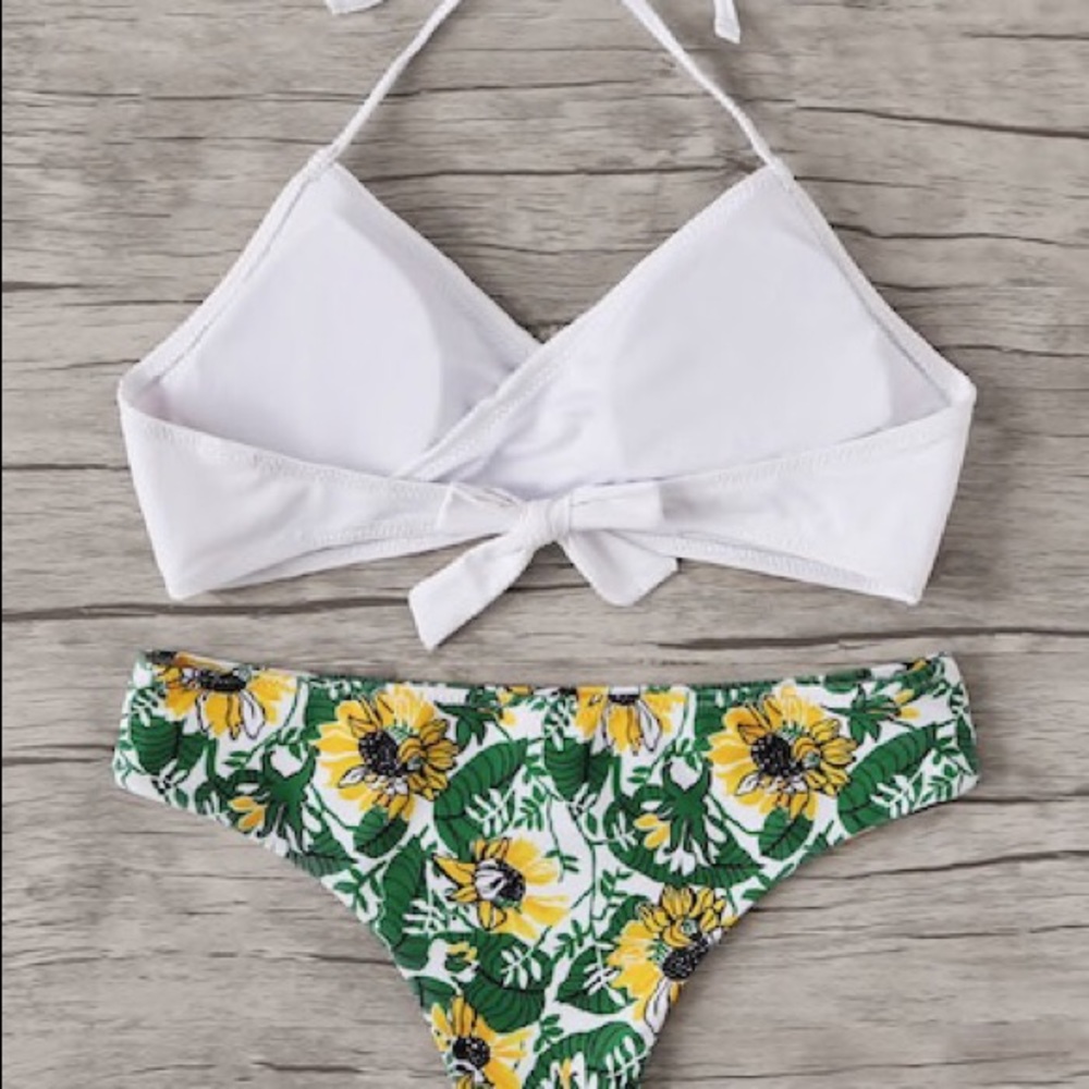 Halter Top with low Rise bikini - Picture 3 of 7